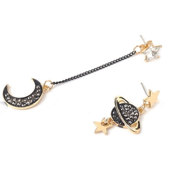 LAST ONE‼️ Gold and Black Asymmetric Long Earrings - Picture 2 of 5